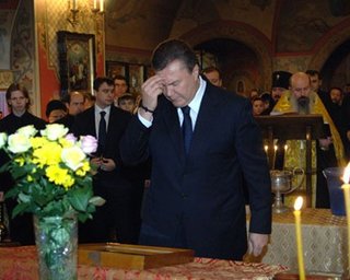 В Греции Янукович ночевал в монастыре и изгонял бесов