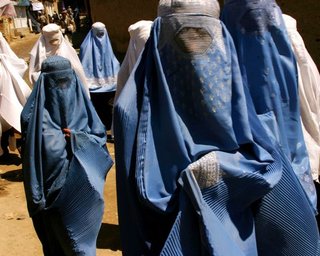 Британські спецпризначенці переодяглися жінками, щоб дістатися до аеропорту Кабула, — ЗМІ