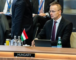 Соратник Орбана Петер Сіярто склав повноваження та назвав нове місце роботи: до чого тут Китай