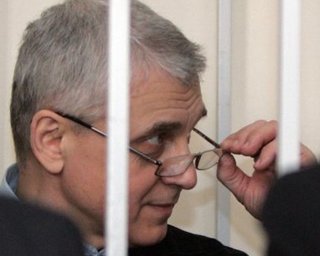 Бывший глава Минобороны объявил голодовку в зале суда