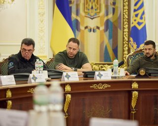 Зеленский провел экстренное заседание СНБО: что известно (фото)