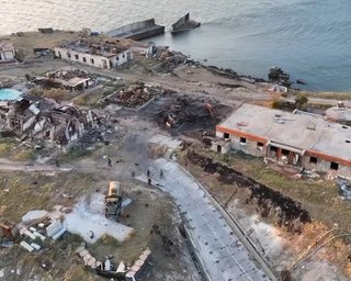 ЗСУ показали нове відео ударів по росіянах на Зміїному та розкрили подробиці операції