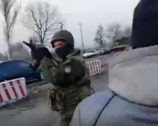 Полиция рассказала свою версию столкновения с активистами на блокпосту возле Краматорска