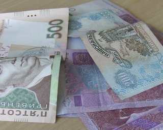Слабый рост экономики заставит власти резко урезать расходы госбюджета-2013, - СМИ
