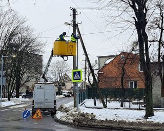 Из-за сбоя в "Киевстаре": во Львове уличное освещение включают вручную (видео)