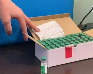 В Мариуполе антипрививочник отвлек врачей, а его друзья украли дозы вакцины от COVID-19