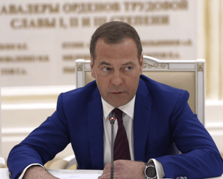 "Найняли для вбивств": Медведєв пригрозив смертю обвинуваченим у замаху на Прилєпіна