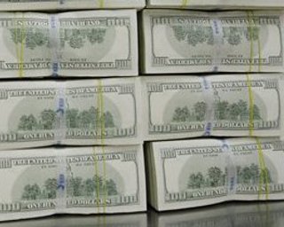 Банки продолжают сокращать кредитование населения, - СМИ