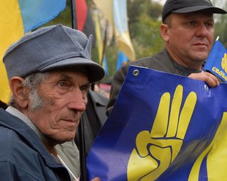 Неизвестные напали на донецких активистов Свободы, ехавших на марш в Киев