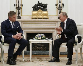 "Цінну інформацію": Фіцо їде до Москви, щоб передати Путіну послання від Зеленського, — ЗМІ