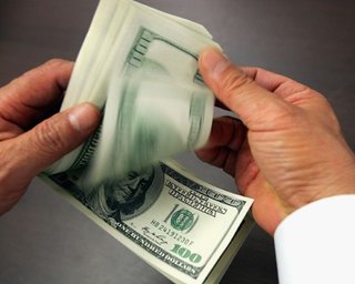 Обязательная продажа валютной выручки продлена до ноября