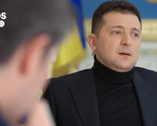 "Очень неприятен факт, что ты стоишь с протянутой рукой", - Зеленский о получении вакцины