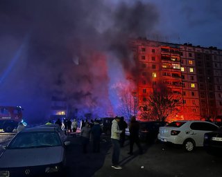 "Все в крови, стекла выбило": девушка показала квартиру после удара ВС РФ по Умани (видео)
