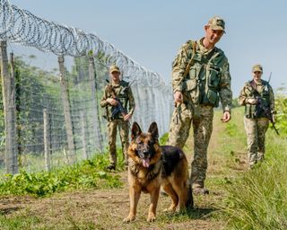 "Людей без опыта на войну не заберут": почему Израиль не закрыл границы в первые дни войны