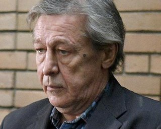 Неприятность эту мы переживем: Ефремов ответил из СИЗО на письма поклонников