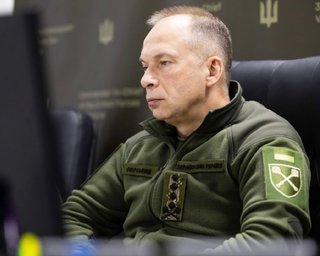 "Сирський робить з воїнами ЗСУ те, що й росіяни": експолонений повернув Зеленському свою відзнаку