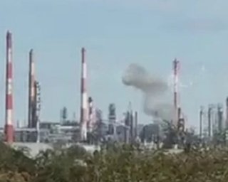 В РФ жалуются, что дроны на Орский НПЗ летели из Казахстана: куда попал черный "Лютый" (фото)