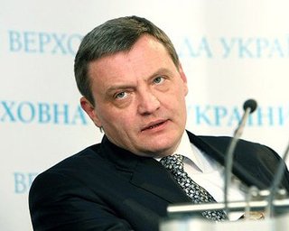 У Луценко в СИЗО отобрали ручку и бумагу