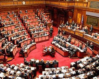 Парламент Италии одобрил непопулярную реформу образования