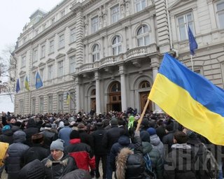 Львов и Тернополь объявили всеобщую мобилизацию