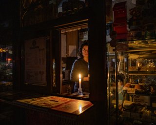 Графіки відключень світла на 23 грудня: кому вимикатимуть електроенергію чотири рази на добу
