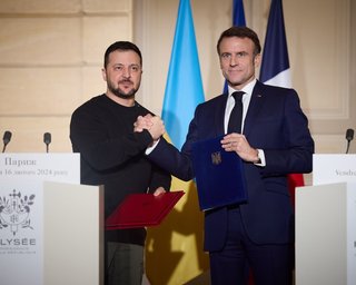 Зеленский прибыл на саммит в Париже и анонсировал гарантии безопасности для Украины: детали