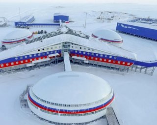Радар "Сопка-2", субмарины и истребители: зачем РФ построила военную базу вплотную к США