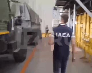 Візит МАГАТЕ на ЗАЕС: камери пропагандистів РФ випадково показали техніку окупантів (відео)