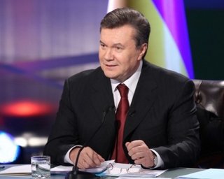Янукович советует внукам учить украинский язык