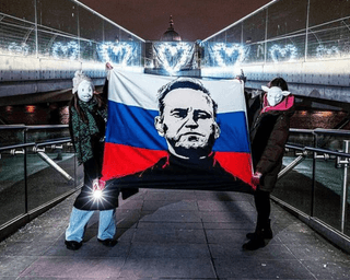 Акция с фонариками "за Навального": к флэш-мобу присоединились десятки городов (фото, видео)