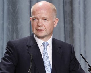 МИД Великобритании: Каддафи больше не представляет интересы Ливии