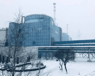 "Ядерна безпека під загрозою": Українські АЕС призупинили генерацію після обстрілу РФ, — МАГАТЕ
