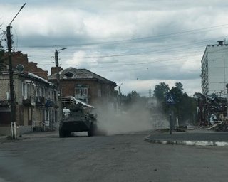 Кидають у штурми по 50 осіб: у прикордонній службі розповіли про бої у Вовчанську (відео)
