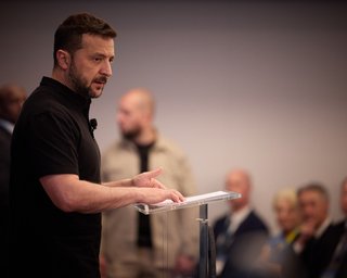 Выезд украинцев за границу: Зеленский предлагает ослабить правила (видео)