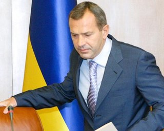 Клюев собирается договориться с митингующими завтра к вечеру