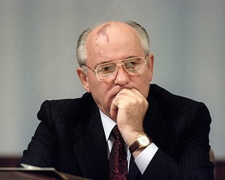 Горбачев анонсировал новую гонку вооружений, - NYT