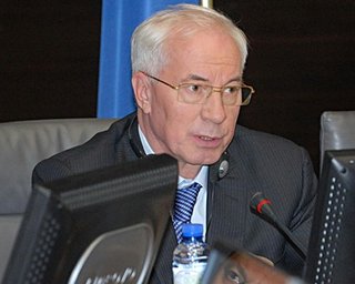 Азаров уверен, что найдет с Путиным компромисс по газу
