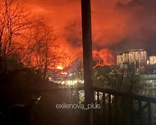 "Завод горить": БПЛА вдарили по НПЗ в Туапсе (відео)