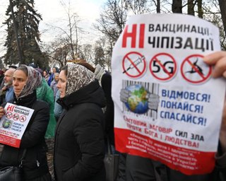 Отбор по Дарвину. Как мутирует коронавирус и почему антиваксеры играют на его стороне