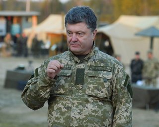 Порошенко пообещал наказать саботажников и критиканов мобилизации