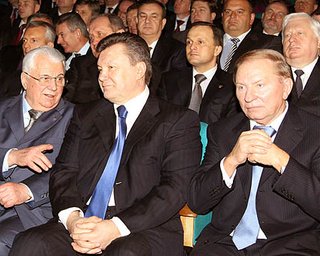 Янукович пожелал Кучме доказать свою невиновность