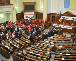 В сессионном зале Рады выключили свет