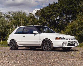 Одна із 200: на торги виставили маловідому спортивну Mazda 90-х із повним приводом (фото)
