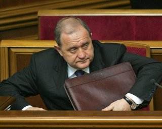 Крымский парламент увеличил зарплату Могилева более чем в два раза