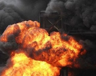 В Ираке взорвали резервуар с нефтью
