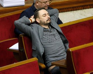Нардеп от "Слуги народа" предлагает увольнять врачей из-за отказа от вакцинации