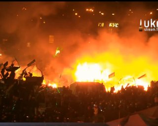 На Майдане горят палатки протестующих
