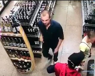 Полиция показала фото второго подозреваемого в нападении на Гандзюк