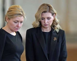 Олена Зеленська прилетіла в Лондон, щоб попрощатися з Єлизаветою II