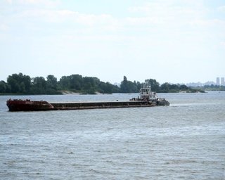 ВСУ затопили баржу с военными и техникой РФ рядом с Новой Каховкой, – ОК "Юг"